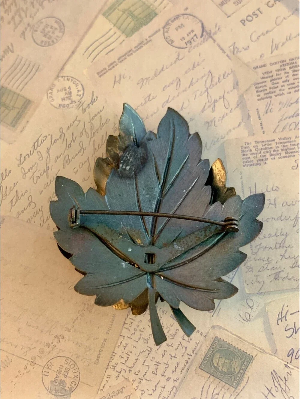 Vintage Charming Leaf Cluster Brooch Pin - Antique Gold & Silver Tone Nature